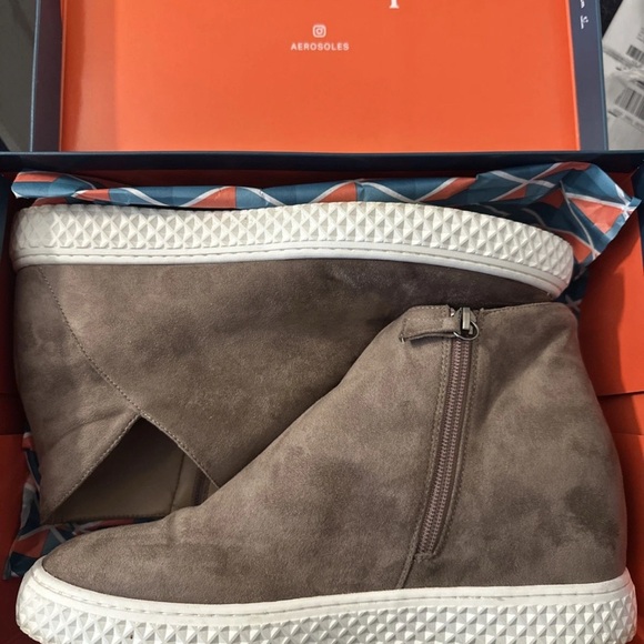 AEROSOLES Zirah Taupe Sneakers with Side‎ Zipper - Picture 1 of 9